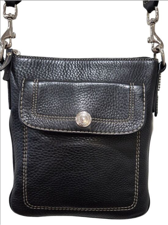 Coach Handbags - Coach Black Pebble Leather Crossbody Swingpack Bag.